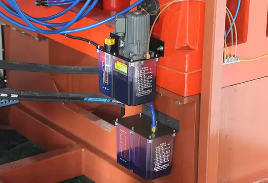 La bomba de aceite lubricante eléctrica puede inyectar automáticamente aceite lubricante de forma regular y cuantitativa a través del control de la computadora bajo la condición de control no tripulado, lo que puede hacer que la rotación