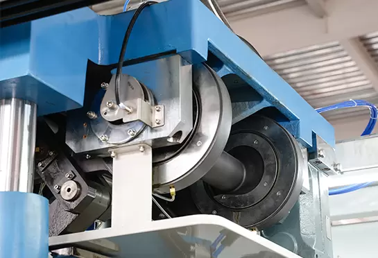 Cada estaci&oacute;n es impulsada por la estructura de articulaci&oacute;n de manivela exc&eacute;ntrica.