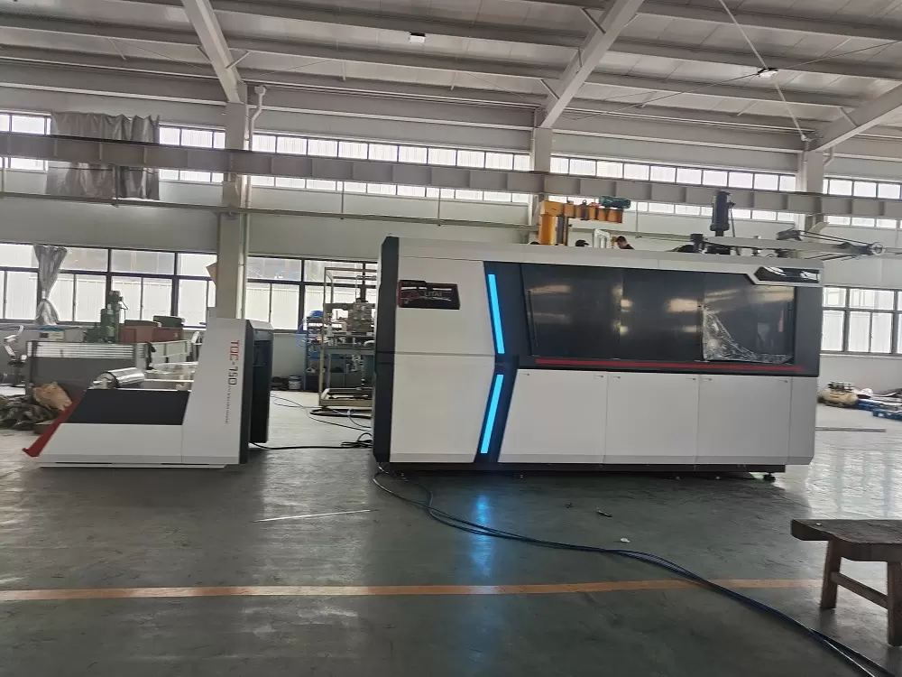 Máquina termoformadora de vasos de plástico con servomotor totalmente automática Máquina termoformadora de vasos de plástico con servomotor totalmente automática